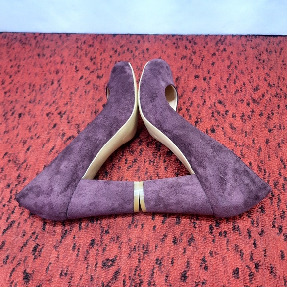 Castamere Red Burgandy Women's Block Heel Pump Slip on Shoes Faux Suede Size 9.5 - Picture 13 of 15